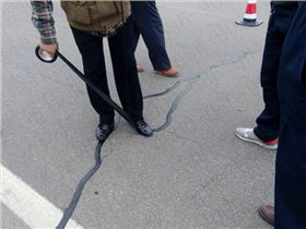 公路裂縫修補,大家會愛上路面瀝青貼縫帶的原因