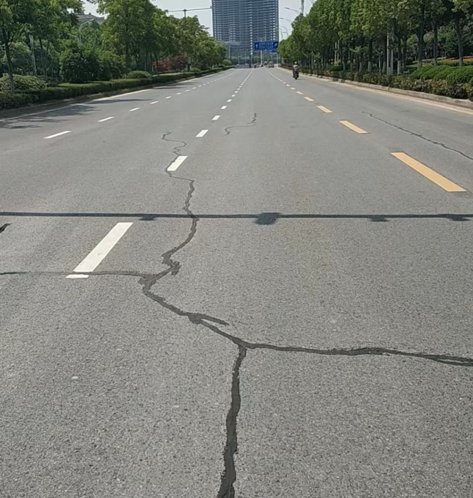 嘉格道路灌縫膠廠家：不吹不捧，用品質(zhì)說(shuō)話