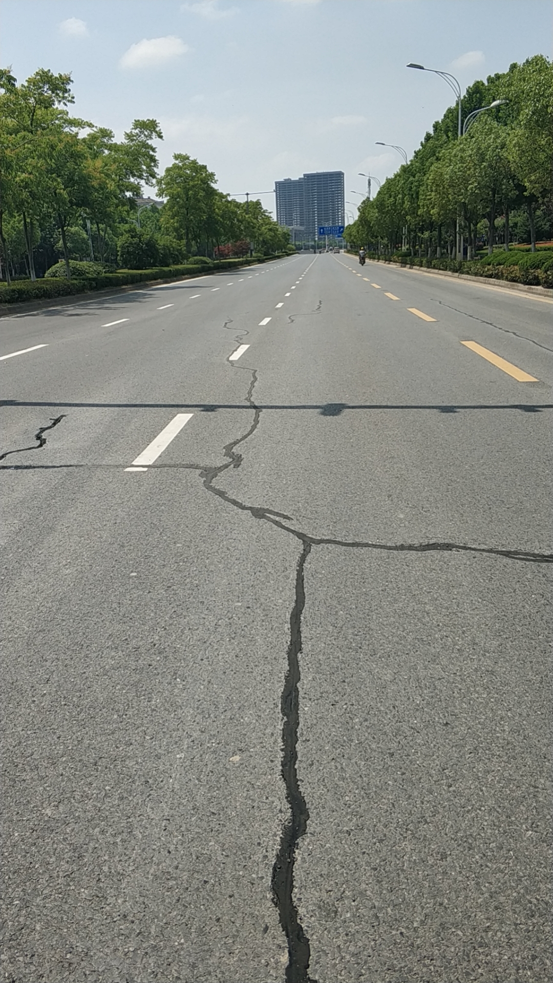 嘉格道路灌縫膠，勾勒出修補裂縫的精美圖騰