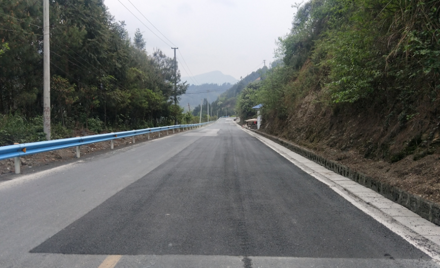 冷補(bǔ)料施工臺江公路管理段02