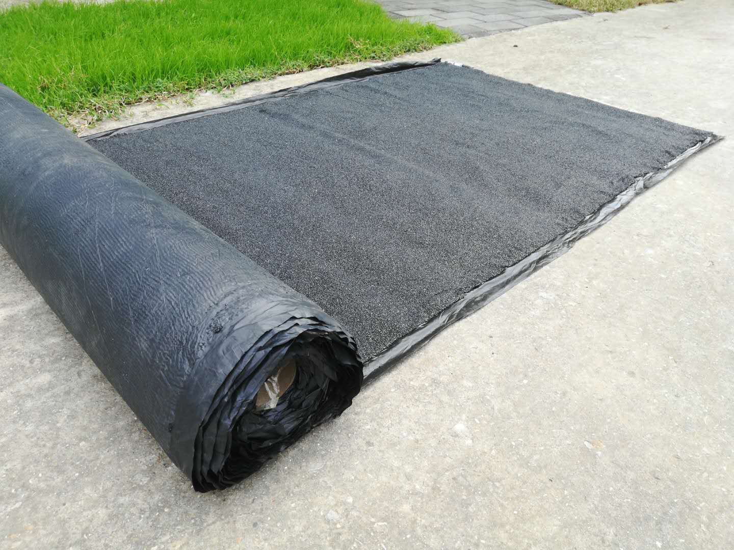 公路網(wǎng)裂貼快速及時(shí)處理面層集料顆粒脫落問(wèn)題